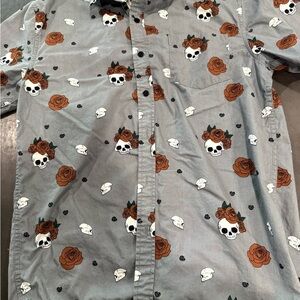 Stylish Gray Skull and Rose Men's Button Down Shirt